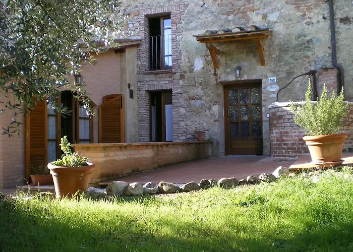 Kır Evi Fullino Nero Rta - Residenza Turistico Alberghiera Siena