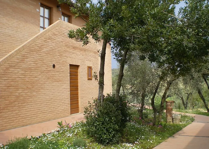 Kır Evi Fullino Nero Rta - Residenza Turistico Alberghiera Siena
