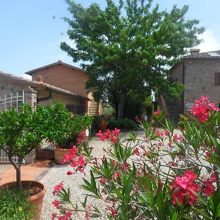 Fullino Nero Rta - Residenza Turistico Alberghiera * Siena