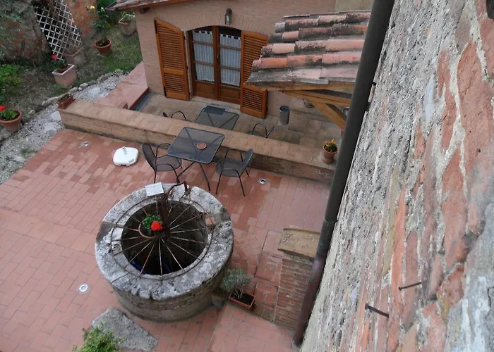 Fullino Nero Rta - Residenza Turistico Alberghiera Siena