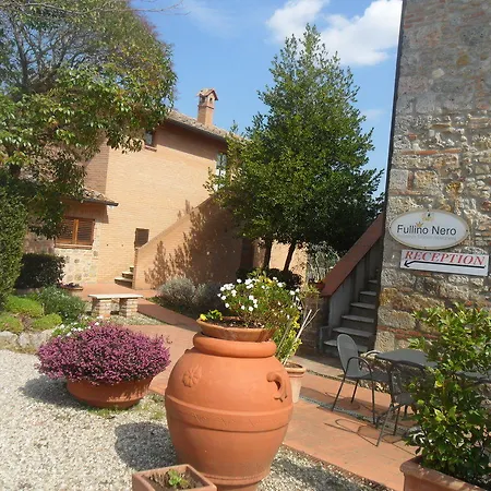 Fullino Nero Rta - Residenza Turistico Alberghiera Lantställe