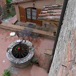 Fullino Nero Rta - Residenza Turistico Alberghiera Siena