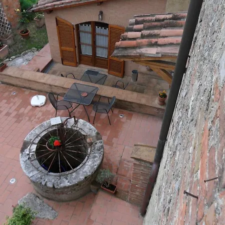 Fullino Nero Rta - Residenza Turistico Alberghiera Сієна